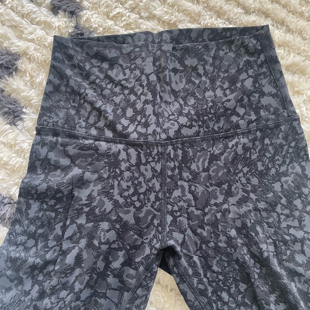 • LULULEMON • Align 28” HR Leggings Wild Thing Camo Deep Coal Multi Size 4